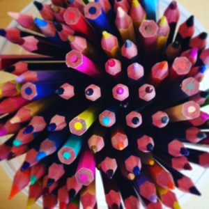 עפרונות צבעוניים 