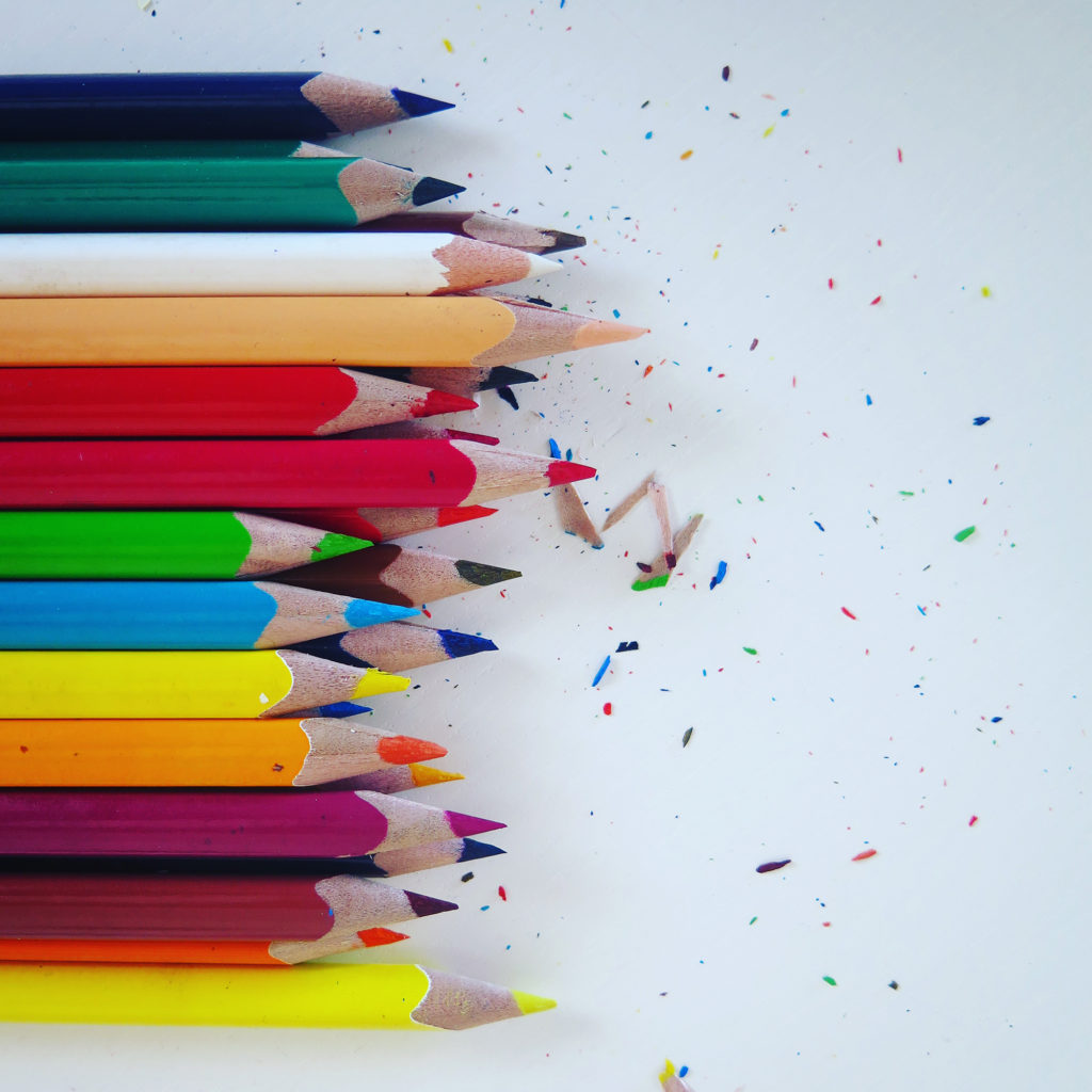 עפרונות צבעוניים מחודדים 
